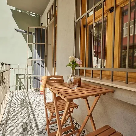Spacious 2br 3ac 2 Min To Metro - Baysungur D3 Apartment *